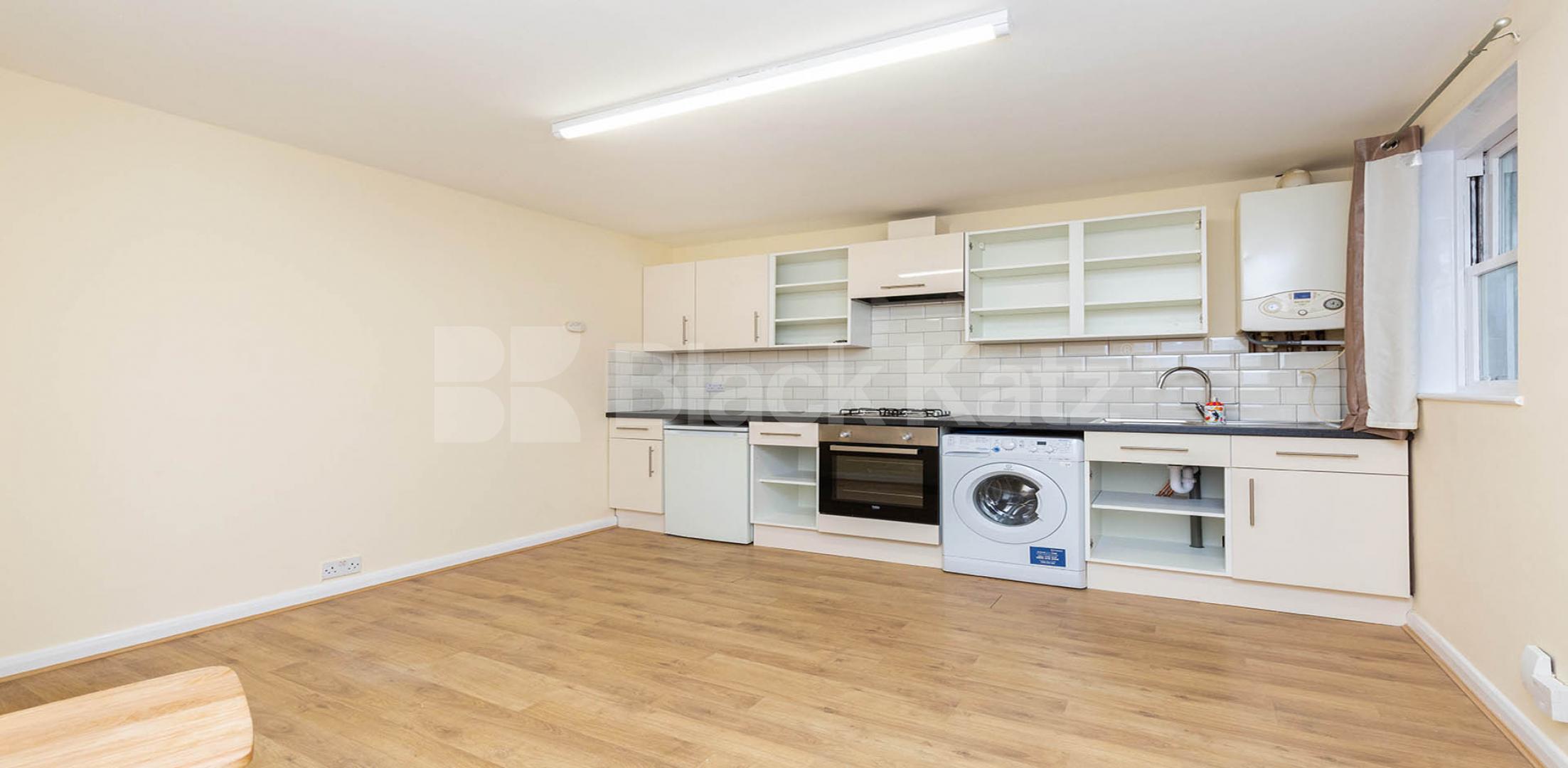 			LOCATION LOCATION LOCATION !!!, 1 Bedroom, 1 bath, 1 reception Flat			 Swan Yard, ISLINGTON N1